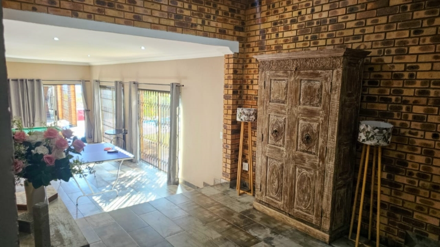 4 Bedroom Property for Sale in Zilkaatsnek North West